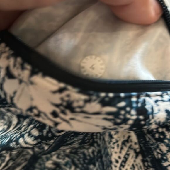 Lululemon navy blue print leggings 4 - Picture 4 of 6